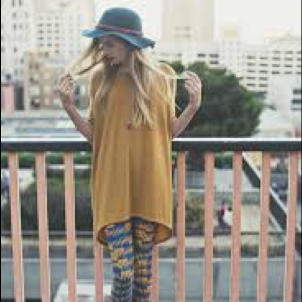 EUC LulaRoe solid gray Irma